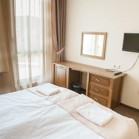 Hotel Chateau Des Bergers 特尔戈维什特 外观 照片