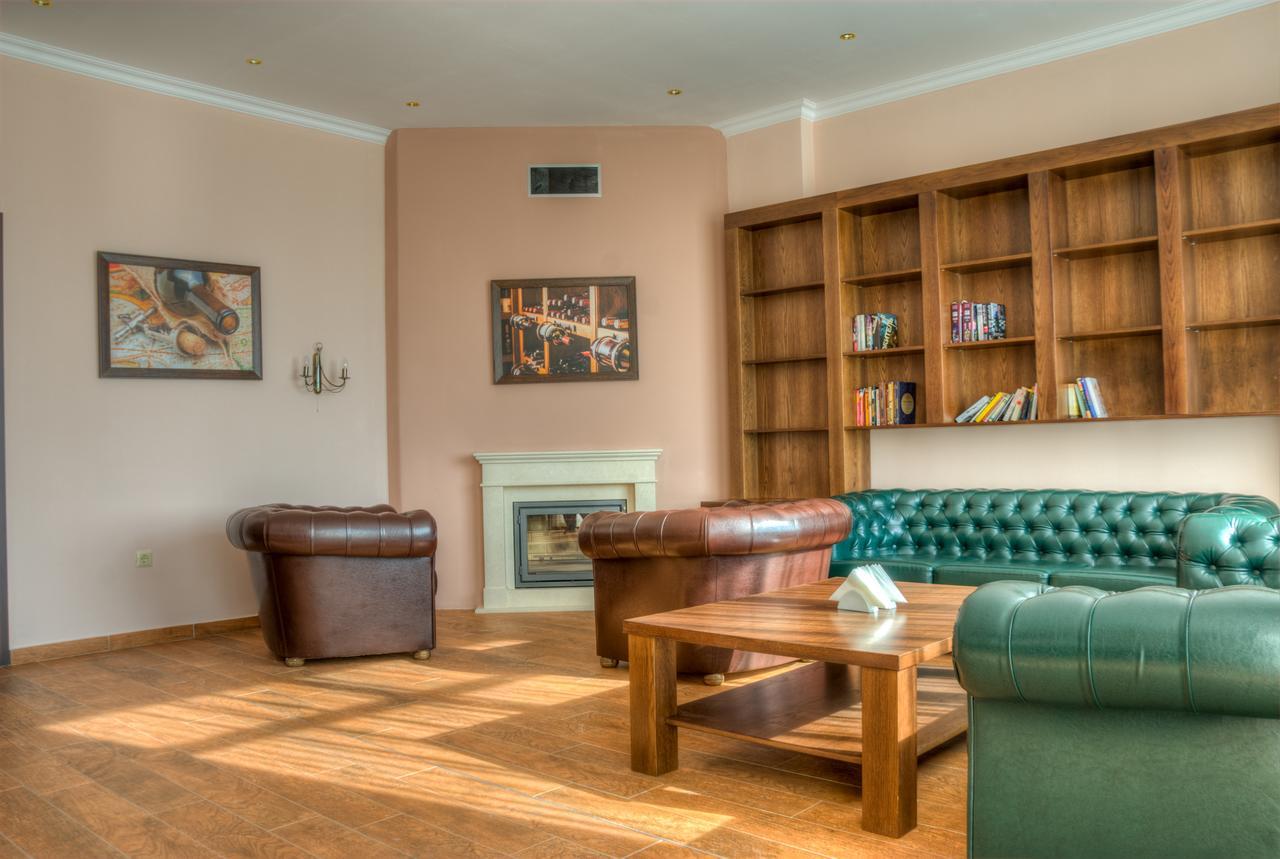 Hotel Chateau Des Bergers 特尔戈维什特 外观 照片