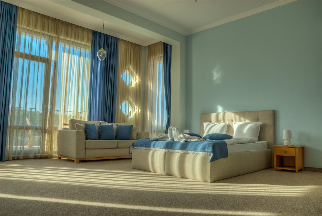 Hotel Chateau Des Bergers 特尔戈维什特 外观 照片
