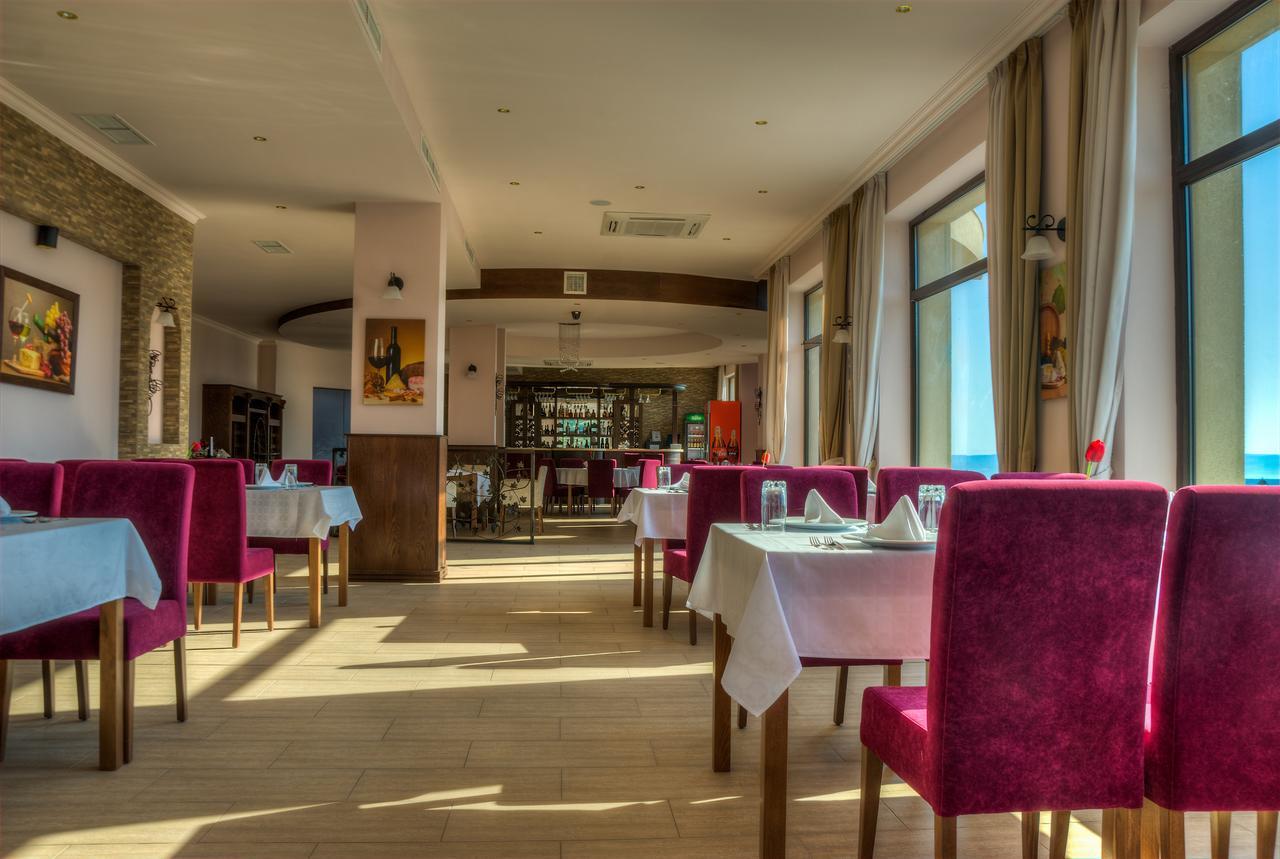 Hotel Chateau Des Bergers 特尔戈维什特 外观 照片