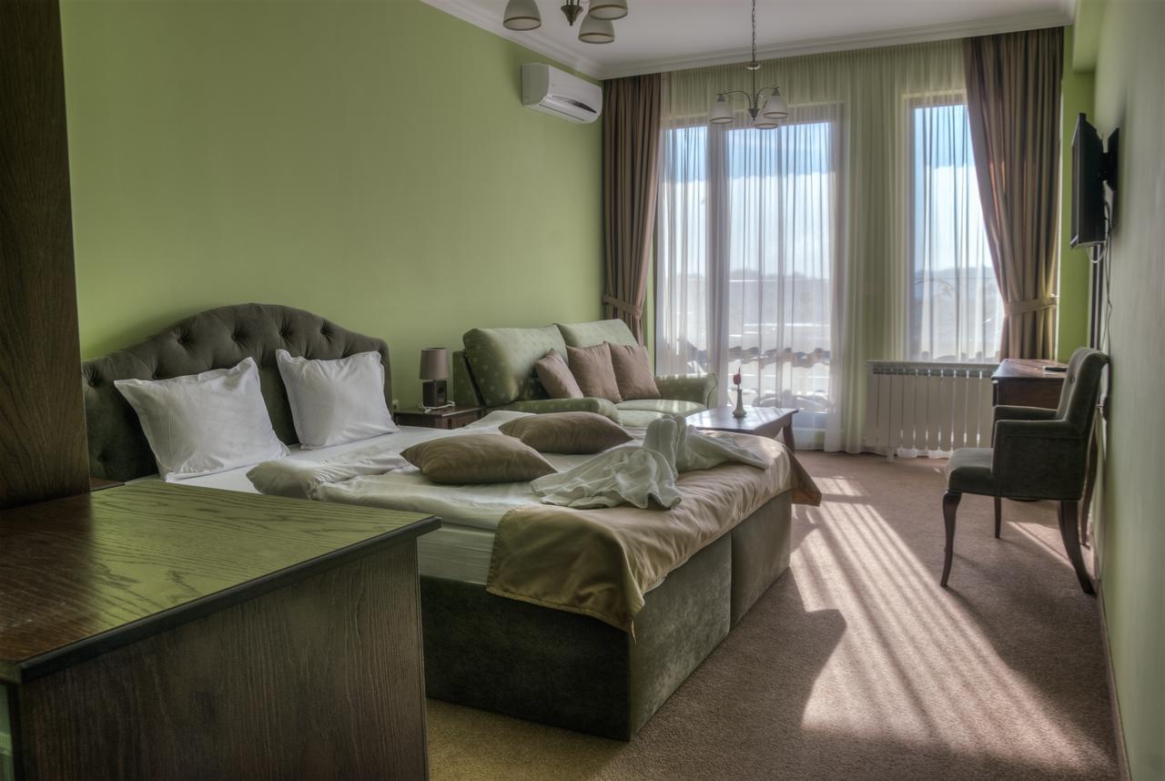 Hotel Chateau Des Bergers 特尔戈维什特 外观 照片