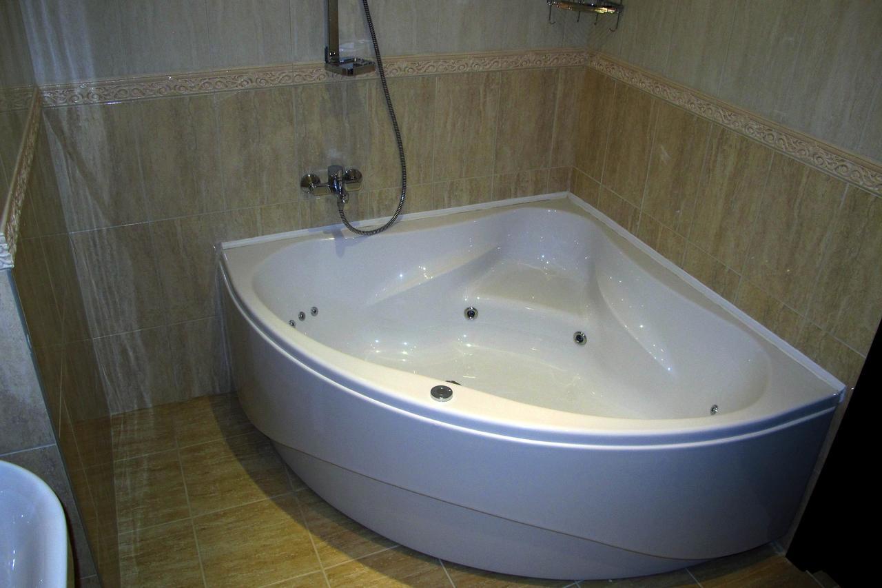 Hotel Chateau Des Bergers 特尔戈维什特 外观 照片