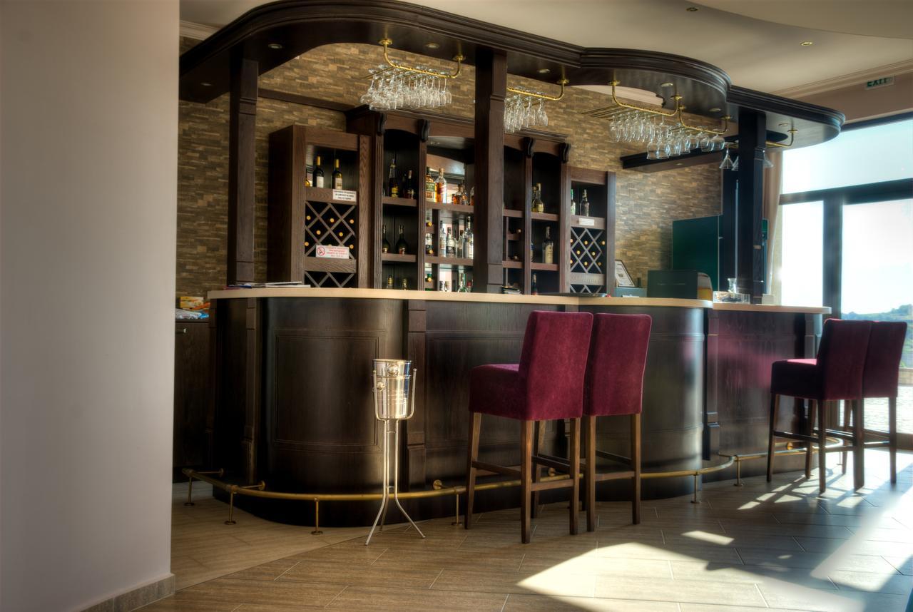 Hotel Chateau Des Bergers 特尔戈维什特 外观 照片