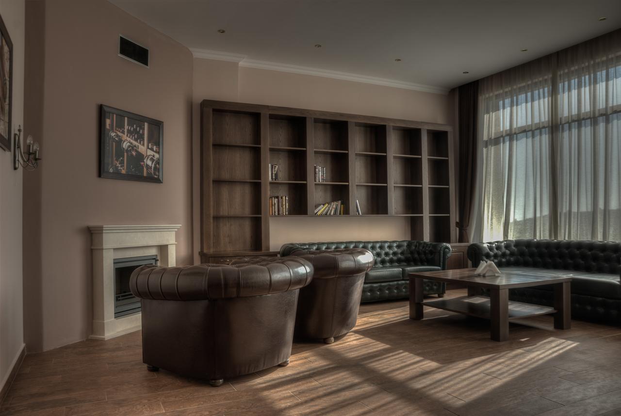 Hotel Chateau Des Bergers 特尔戈维什特 外观 照片