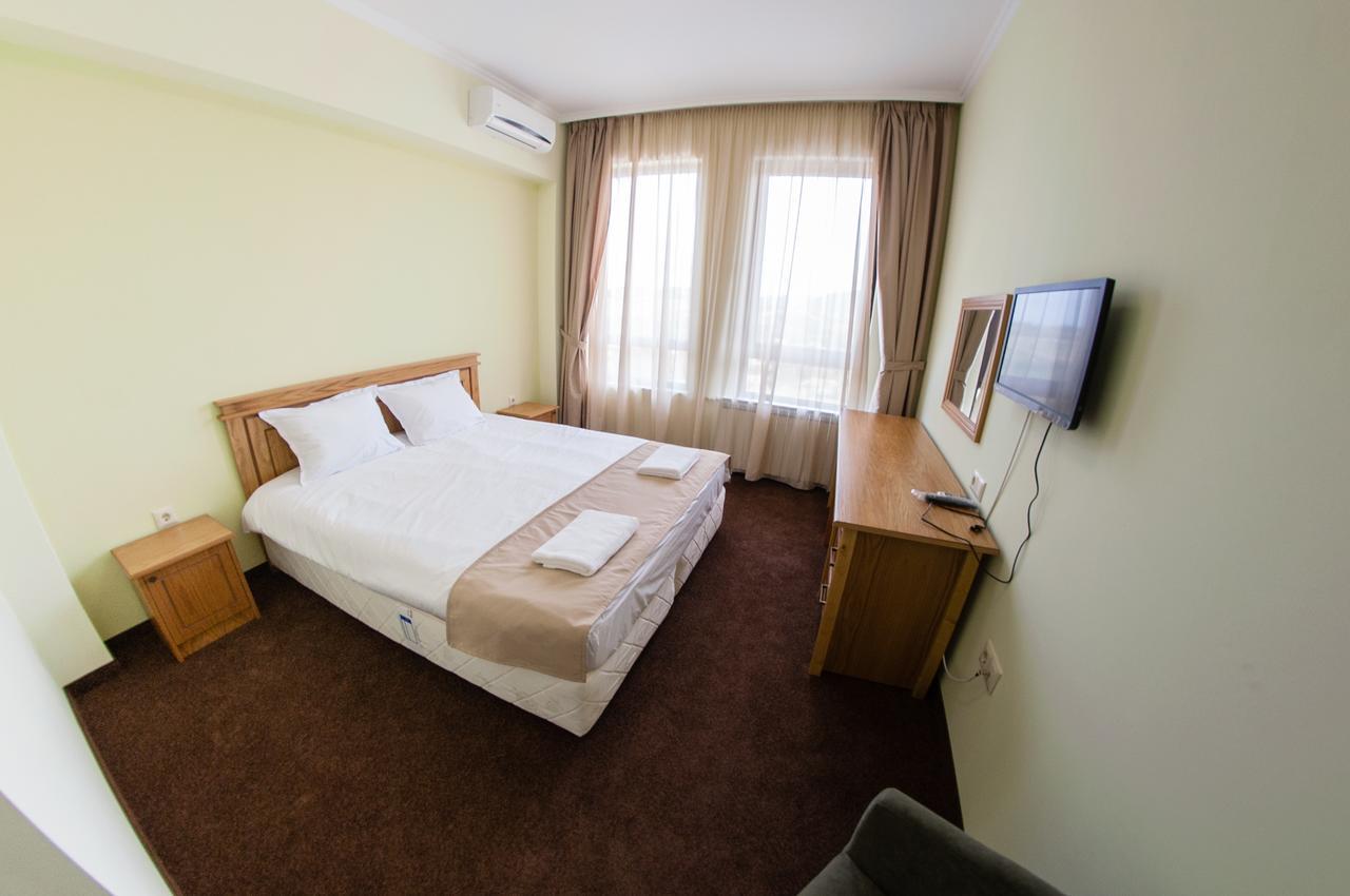 Hotel Chateau Des Bergers 特尔戈维什特 外观 照片