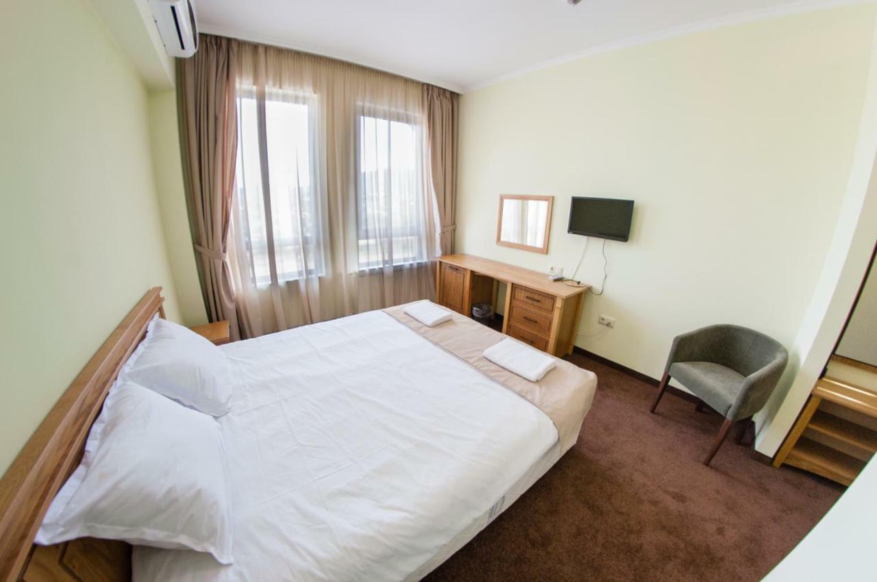 Hotel Chateau Des Bergers 特尔戈维什特 外观 照片